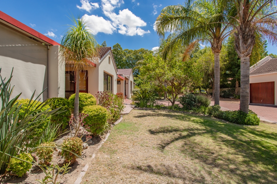 2 Bedroom Property for Sale in De Oude Renbaan Western Cape